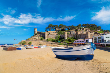 Fototapeta na wymiar Beach at Tossa de Mar and fortress