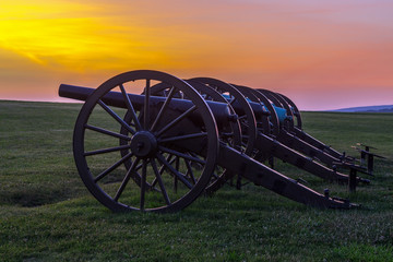Fototapety  Cztery sztuki artylerii z rzędu w Antietam National Battlefie