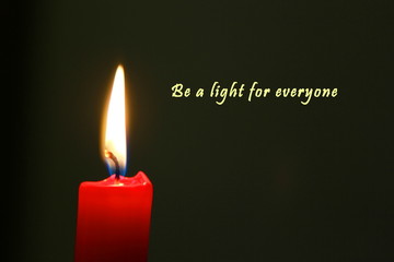 Rote Kerze mit Flamme und dunklem Hintergrund mit englischem Text