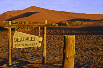 Deadvlei signpost © Batrox