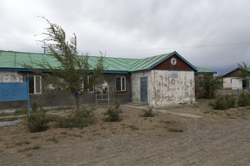 Fototapeta na wymiar Mongolisches Dorf in der Wüste Gobi