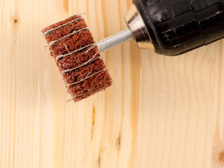 Special abrasive brush for opening the wood grain 