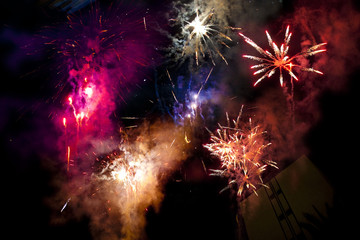 Fuegos artificiales en muchos colores