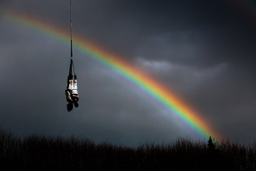 sauter élastique arc en ciel orage pluie nuage météo averse couleur chargé
