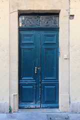 Fototapeta na wymiar Demolished old door