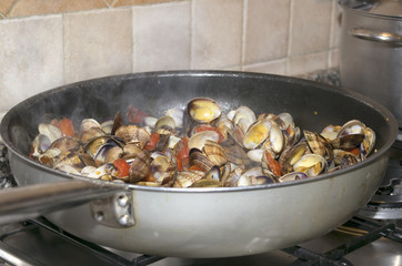 pan with clam sauce for spaghetti