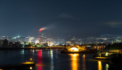Fototapeta na wymiar Mountain Fuji and industry factory at night