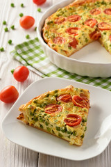 Vegetarian quiche with green pea, tomatoes and cheese.