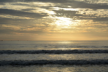 nascer do sol na praia
