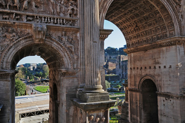 Obraz premium Roma, Fori imperiali e arco di Settimio Severo al tramonto