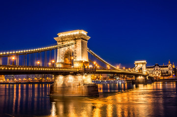 The Chain Bridge over the Danube at night, budapest