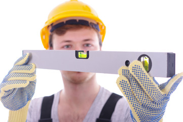Handwerker mit Wasserwaage