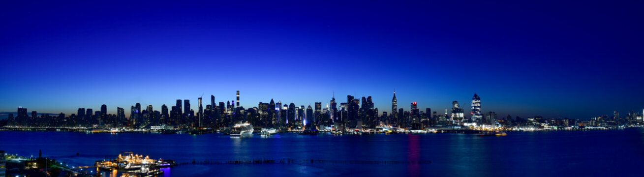 Super wide panorama of New York Manhattan skyline before sunrise © hit1912