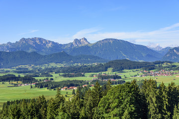 Fototapeta na wymiar Aussicht auf die Ostallgäuer Berge bei Pfronten