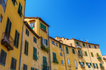 Fototapeta na wymiar facades of old buildings in Lucca, Italy