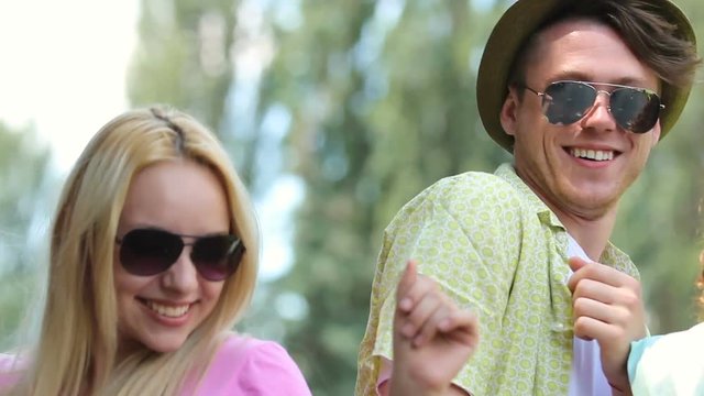 People who met at concert singing and dancing to favorite band songs together