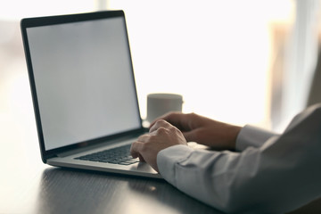 Naklejka premium Businessman using laptop, closeup