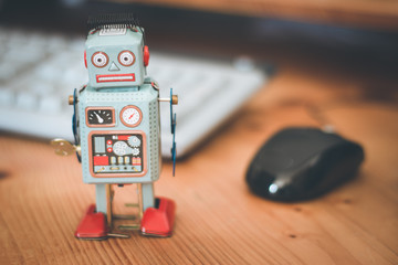 Chatbot / Social Bot, Tastatur und Maus