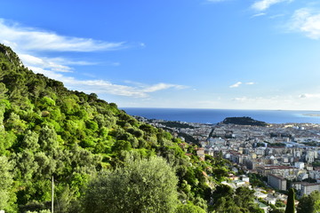 Fototapeta na wymiar Ville de Nice entre mer et colline