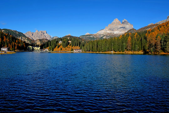 Misurinasee in den Dolomiten mit Drei Zinnen