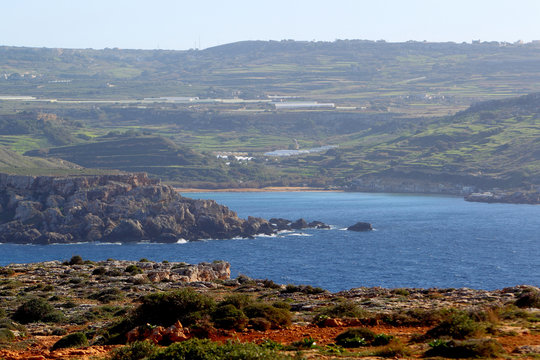 Wybrzeże Morza Śr&oacute;dziemnego w rejonie miejscowości Mellieha na Malcie