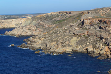 Wybrzeże Morza Śródziemnego w rejonie miejscowości Mellieha na Malcie - obrazy, fototapety, plakaty