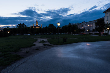 Obraz premium View on famous city hall, rathaus, in the evening, vienna, austria