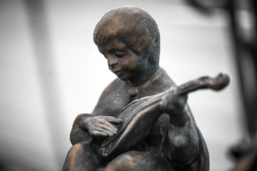 Statues of children playing musical instruments