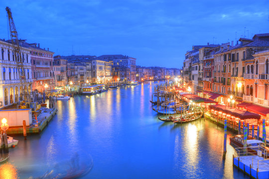 Night scene in Venice city, Italy © cristianbalate