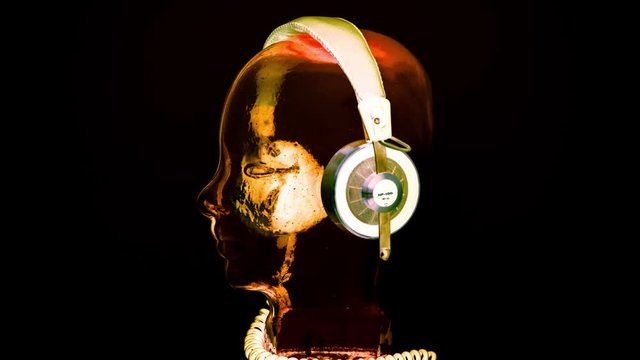 spinning glass head with hadphones