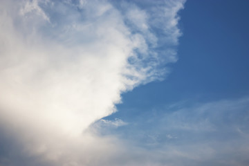 Fototapeta na wymiar Beautiful White Cloud and Blue Sky.