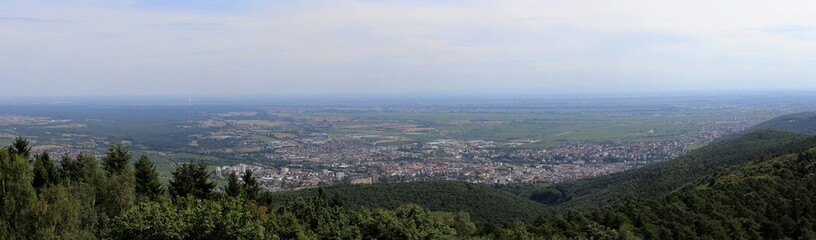 Fototapeta na wymiar Panoramablick auf die Rheinebene 