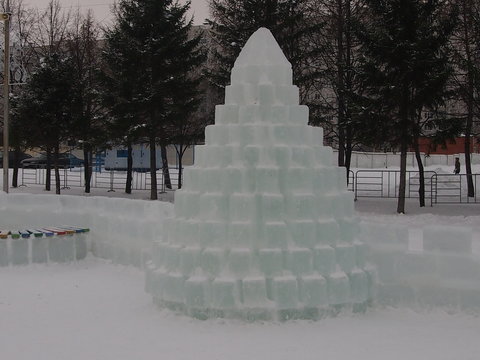Импровизированная ледяная елка 