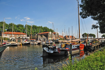Fototapeta na wymiar Il porto canale di Enkhuizen, Olanda - Paesi Bassi