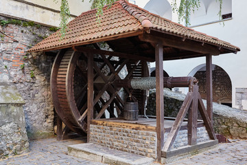 Obraz premium Old water well. Mukachevo. Palanok castle
