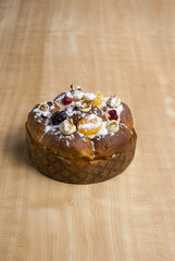 Bolo Rei de Natal com ameixas, cerejas, damasco e nozes.