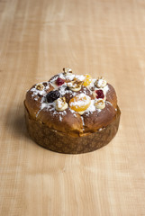 Bolo Rei de Natal com ameixas, cerejas, damasco e nozes.