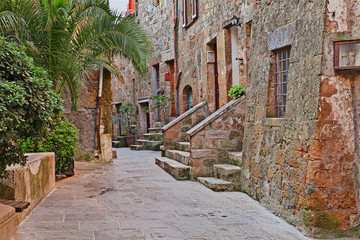 Fototapeta na wymiar Pitigliano, Tuscany, Italy: alley in the old town