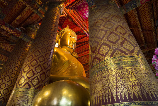 Luang Pho Tho, 19 meter tall Buddha, Wat Phanan Choeng, Ayutthaya, Thailand
