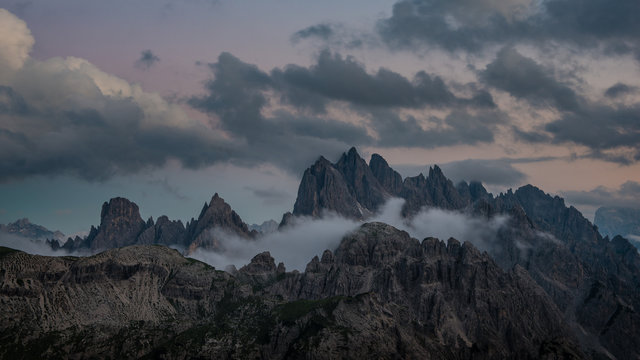 Dolomitten beim blick &uuml;bers Nebelmeer