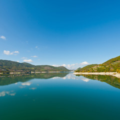 Fototapeta na wymiar Lake Turano