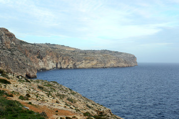 Fototapeta na wymiar Klifowe wybrzeże w rejonie stolicy Malty Valetty