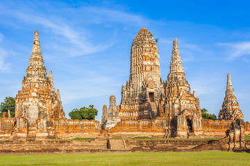  temple de Wat Chai Watthanaram, Ayutthaya, Thaïlande - obrazy, fototapety, plakaty