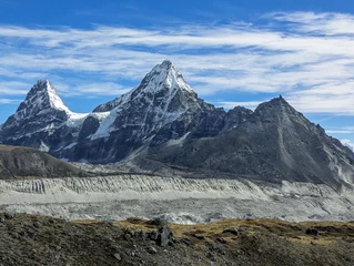 Photo sur Plexiglas Cho Oyu Peaks Nirekha (6169 m), Kangchung (6062 m), and Chola (6069 m) in the area of Cho Oyu - Gokyo region, Nepal, Himalayas