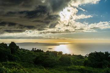 Fototapeta na wymiar Hawaii Wolkenstimmung am Meer