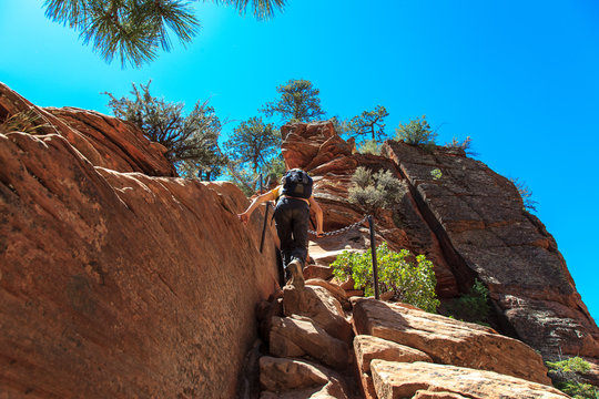 Walking trail to Angels Landing in Zion Canyon