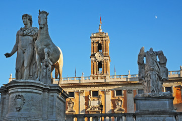 Fototapeta na wymiar Roma, le statue del Campidoglio al tramonto