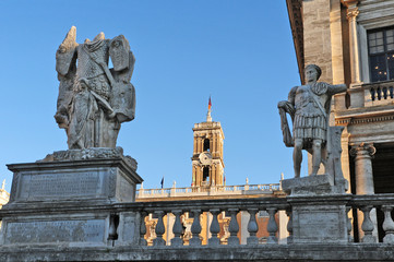 Fototapeta na wymiar Roma, le statue del Campidoglio al tramonto