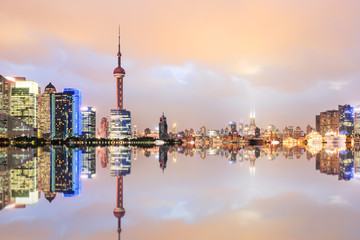 Fototapeta premium Shanghai skyline on the Huangpu River at night,China