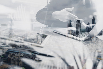 Photo website graphic designer hand meeting team with new projec © everythingpossible